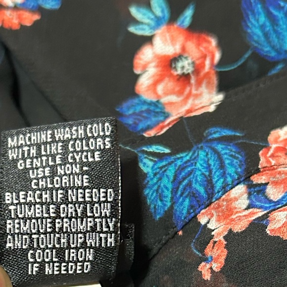 Torrid Black Sheer Floral Empire Waist Top - Picture 9 of 9
